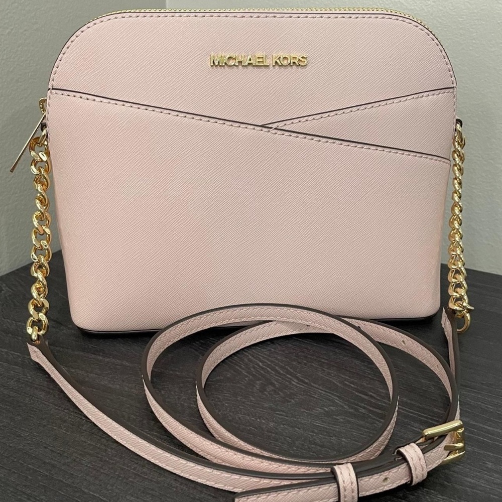 Jet Set Travel Medium Dome
Crossbody Bag - POWDER BLUSH